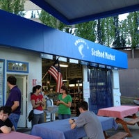 Photo taken at Freshy&amp;#39;s Seafood Shack by Karen B. on 7/29/2012