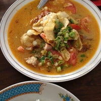 Photo taken at Soto Betawi Sambung Nikmat by r4nnee on 4/28/2012