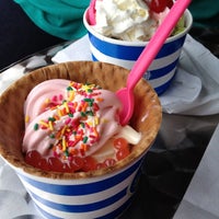 รูปภาพถ่ายที่ Cold Snap Frozen Yogurt โดย Jay D. เมื่อ 5/12/2012