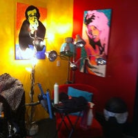 Photo prise au Medusa&amp;#39;s Studio and Salon par Terry S. le7/3/2012