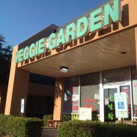 รูปภาพถ่ายที่ Veggie Garden โดย Winter M. เมื่อ 7/14/2012