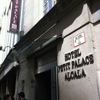 4/13/2012 tarihinde Jay H.ziyaretçi tarafından Petit Palace Alcalá'de çekilen fotoğraf