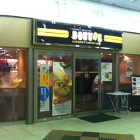 Photo taken at ドトールコーヒーショップ 東横渋谷店 by Norikazu N. on 7/6/2012