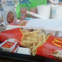 Foto tirada no(a) McDonald&amp;#39;s por Harry G. em 5/30/2012