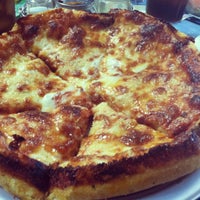 Foto tirada no(a) Matthew&amp;#39;s Pizza por Jade E. em 8/22/2012