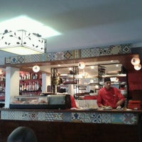 Photo taken at Sushi Los Ruas by Tarcizio on 5/22/2012
