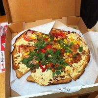 Снимок сделан в Z Pizza пользователем Nicole P. 3/3/2012