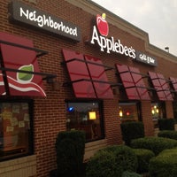 Photo taken at Applebee&amp;#39;s Grill + Bar by Lia on 7/8/2012