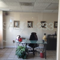 รูปภาพถ่ายที่ Salon 333 โดย Christina P. เมื่อ 4/5/2012