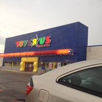 Photo taken at Toys&amp;quot;R&amp;quot;Us by Jamar on 7/17/2012