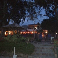 รูปภาพถ่ายที่ Aeginitissa Cocktail Bar โดย John K. เมื่อ 5/26/2012