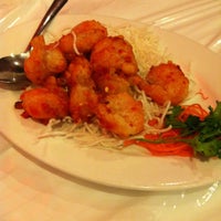 Foto diambil di Hong Shing Chinese Restaurant oleh Duwayne V. pada 2/12/2012