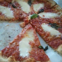 Снимок сделан в Bravo! Pizzeria &amp;amp; Grill пользователем Anne M. 6/15/2012