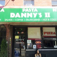 Foto tomada en Danny&amp;#39;s Pizzeria II  por Rasheed A. el 8/30/2012