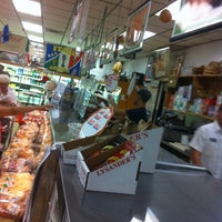 Снимок сделан в Gino&amp;#39;s Italian American Meat Market &amp;amp; Deli пользователем Robert N. 4/21/2012