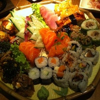 Снимок сделан в Minoru Sushi пользователем Carolina T. 6/7/2012