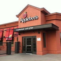 Photo prise au Applebee&amp;#39;s Neighbourhood Grill &amp;amp; Bar par Arnold C. le2/5/2012