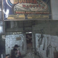 Photo taken at Dokter muffler by Ayahnya M. on 2/10/2012