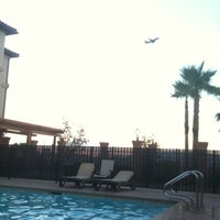Foto diambil di La Quinta Inn &amp; Suites Las Vegas Airport South oleh Christina K. pada 7/20/2012