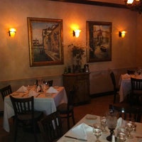Снимок сделан в Josephine&amp;#39;s Italian Restaurant пользователем Chantelle L. 4/2/2012