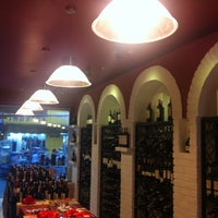 Das Foto wurde bei Cái Thùng Gỗ - Restaurant &amp;amp; Wine Store von Meiji M. am 3/27/2012 aufgenommen