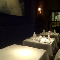 Foto tomada en Zins Restaurant  por Ben C. el 4/22/2012