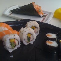 Das Foto wurde bei Click Sushi von  Leslie . am 9/6/2012 aufgenommen
