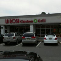 Foto diambil di La Rosa Chicken and Grill oleh Whip1242 pada 8/7/2012