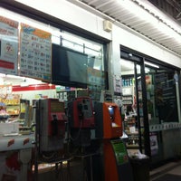 Photo taken at 7-Eleven by Pimlaphat J. on 5/20/2012