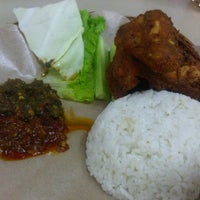 Photo taken at Ayam Lepaas by V A. on 9/11/2012