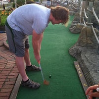 7/13/2012 tarihinde Allison H.ziyaretçi tarafından Royal Oak Golf Center Adventure Golf'de çekilen fotoğraf