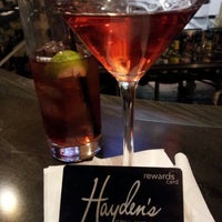 รูปภาพถ่ายที่ Hayden&amp;#39;s Grill &amp;amp; Bar โดย Detroit | W. เมื่อ 5/19/2012