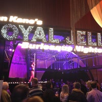 5/6/2012에 Simon B.님이 Ivan Kane&amp;#39;s Royal Jelly Burlesque Nightclub에서 찍은 사진