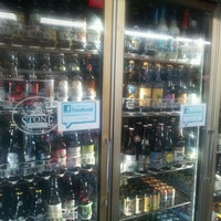 8/22/2012 tarihinde Beer S.ziyaretçi tarafından Korker Liquor'de çekilen fotoğraf