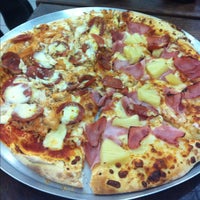 Foto tirada no(a) Domino&amp;#39;s Pizza por Pablo M. em 5/21/2012