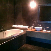 Foto tomada en Lough Rea Hotel &amp;amp; Spa  por Dani D. el 7/23/2012