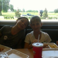 Снимок сделан в Raising Cane&amp;#39;s Chicken Fingers пользователем Sulley W. 7/25/2012