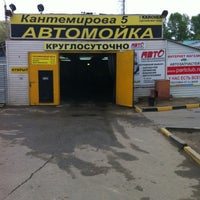 Photo taken at Автомойка Кантемирова 5 by Антон С. on 5/26/2012