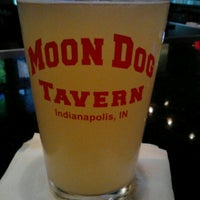 Foto tomada en Moon Dog Tavern  por Lauren P. el 7/2/2012