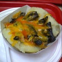 Foto scattata a Americas Burgers &amp;amp; Wraps da Vindy U. il 8/17/2012