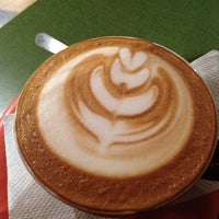 4/16/2012 tarihinde Allison M.ziyaretçi tarafından Fioza Cafe'de çekilen fotoğraf