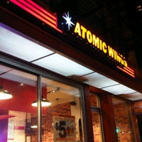 Photo prise au Atomic Wings par Jonathan G. le2/28/2012