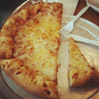 Foto tomada en Pretzel &amp; Pizza Creations  por Adam S. el 4/7/2012