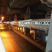 Photo taken at Ramathibodi Hospital Skywalk by Porachon S. on 4/19/2012