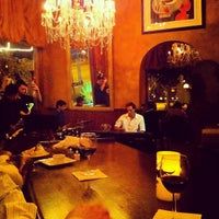 Foto tirada no(a) La Traviata Restaurant Bar and Lounge por Brandon Y. em 3/3/2012