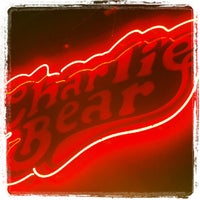 รูปภาพถ่ายที่ Charlie Bear โดย DJ B Gotti เมื่อ 6/15/2012