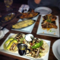 Foto diambil di Longboards Seafood Restaurant oleh Ryan S. pada 3/8/2012