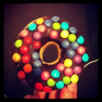 Das Foto wurde bei Boogie Donuts &amp;amp; Coffee Munich von Оля К. am 3/29/2012 aufgenommen