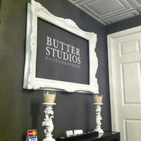 Foto scattata a Butter Studios Photography da @mrchrischong C. il 7/22/2012