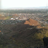 Foto diambil di Dillon&#39;s Top of Central oleh Karilyn K. pada 7/13/2012
